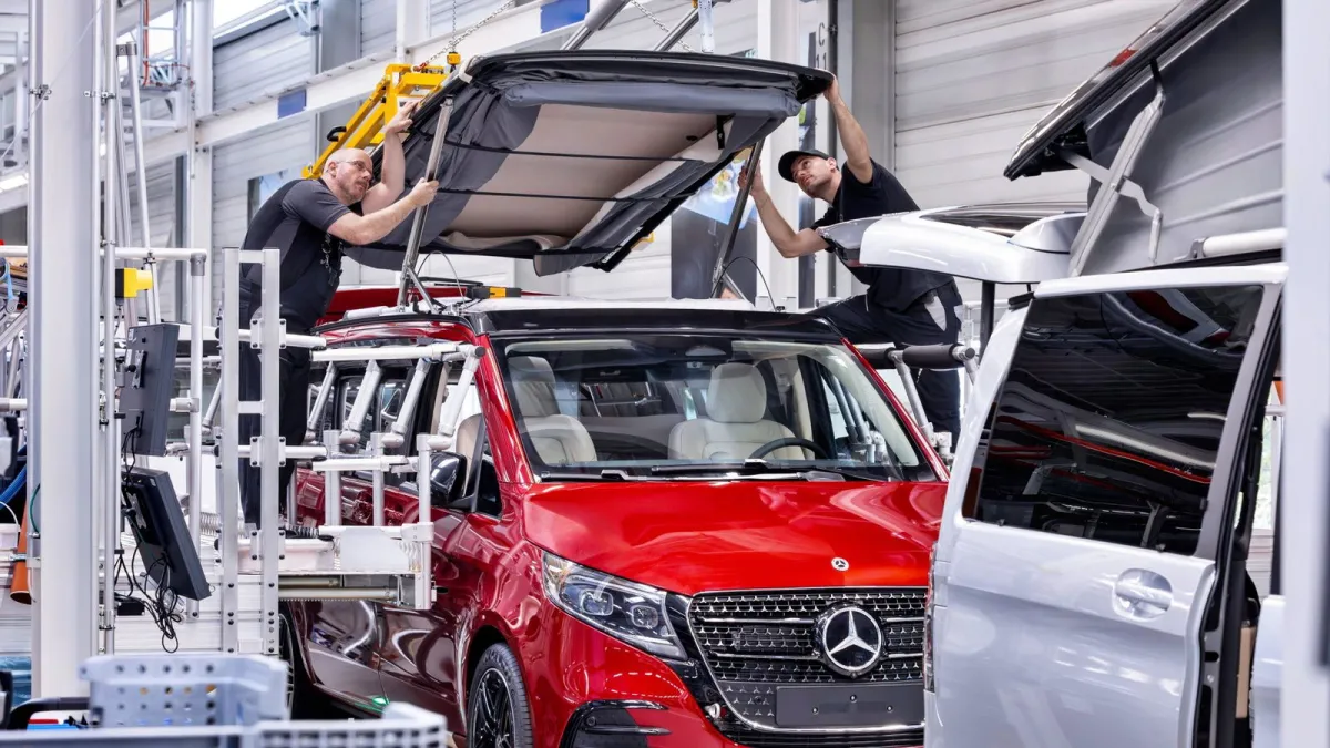 Esta camper de casi 100.000 euros nace en España y ahora Mercedes la convierte en una casa dentro de su propia fábrica