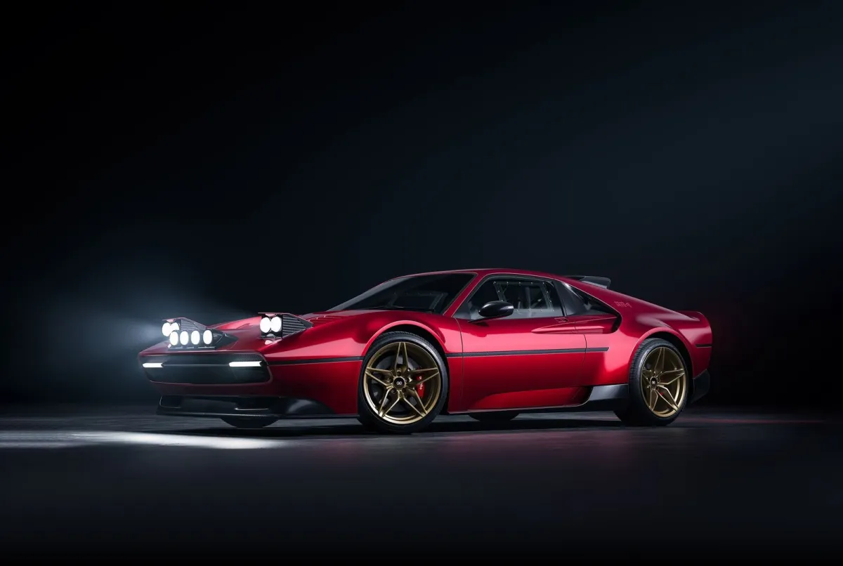 Este coche es lo más cercano que podrás tener a un Ferrari 308 moderno, con un 3.4 V8 de 380 CV y sólo 950 kg