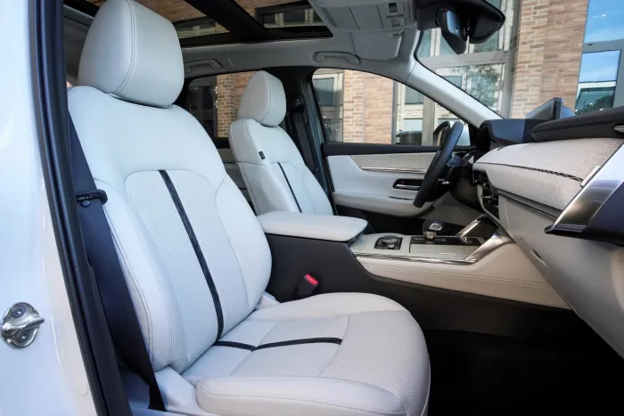 Europa convencida de que está acabando con el motor de combustión y llega Japón y planta, por 25.000 € menos que los alemanes, un seis cilindros diésel en un SUV con tamaño de BMW X3