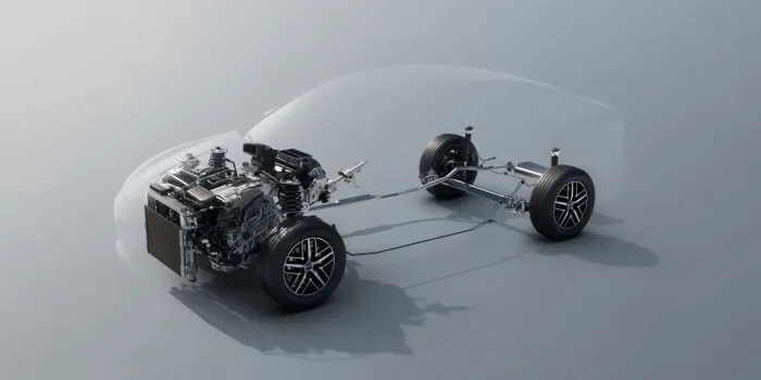 Europa está obsesionada con los coches chinos y ahora quiere frenar a sus híbridos: "si no lo hacen ellos, lo haremos nosotros"