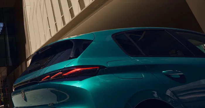 Europa obsesionada con los eléctricos pero Peugeot tiene su propio Volkswagen Golf diésel por 213 € al mes, con cambio automático y que solo gasta 4,9 l/100 km