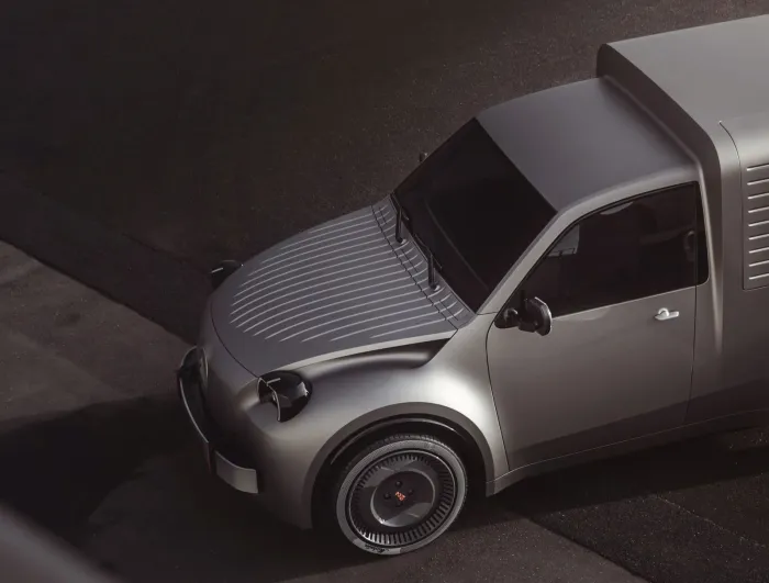 Europa sigue obsesionada con los coches chinos, pero el regreso del 2CV, y su versión furgoneta al más puro estilo C15, nos devuelven la ilusión en la industria francesa