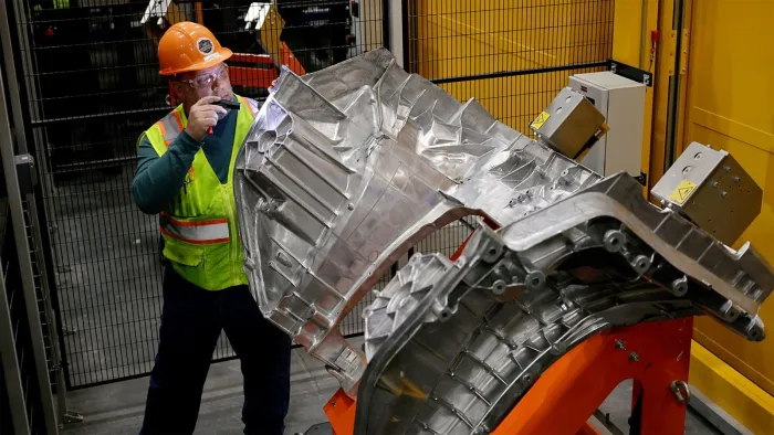 Ford revolucionó la producción de coches hace 113 años, pero ahora copiará la idea de Tesla para fabricar los chasis con 2 piezas en lugar de 146