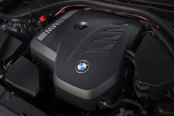 Gasolina para todos: así son los nuevos Neue Klasse gasolina de 4 cilindros de la Serie 3 2027, potentes, eficientes y con etiqueta ECO