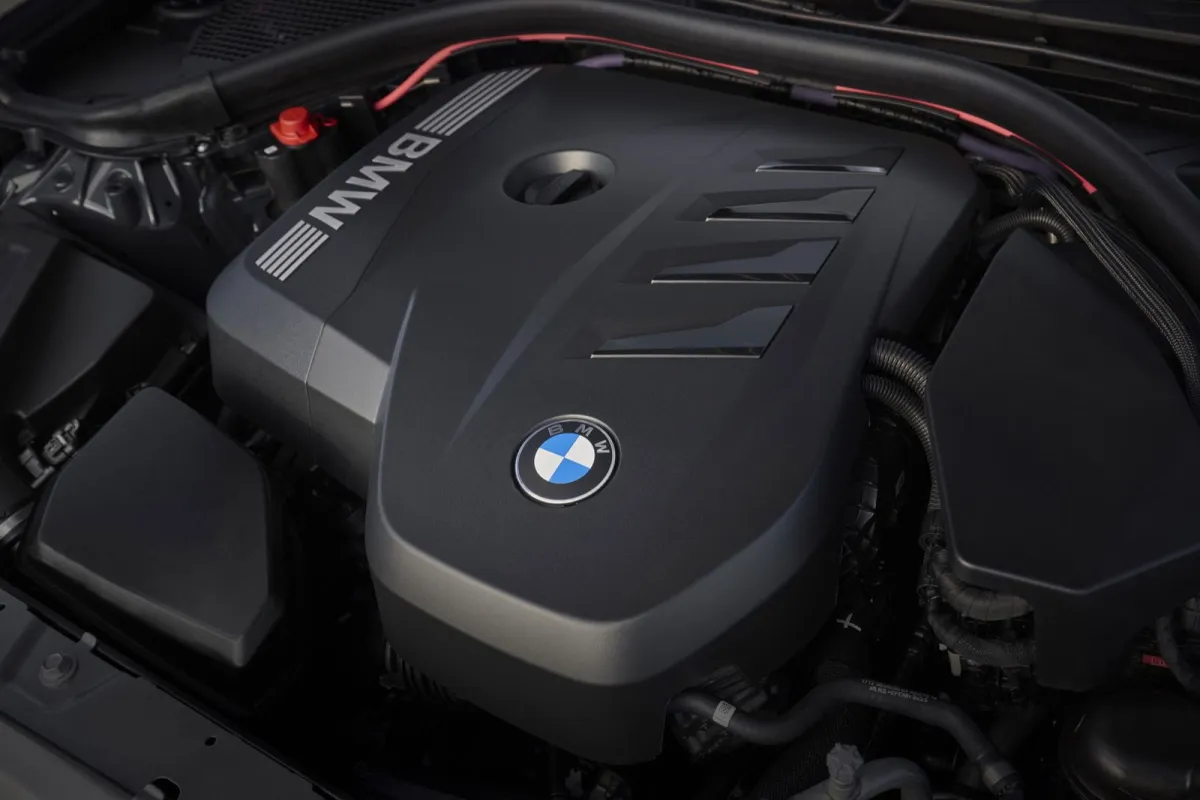 Gasolina para todos: así son los nuevos Neue Klasse gasolina de 4 cilindros de la Serie 3 2027, potentes, eficientes y con etiqueta ECO