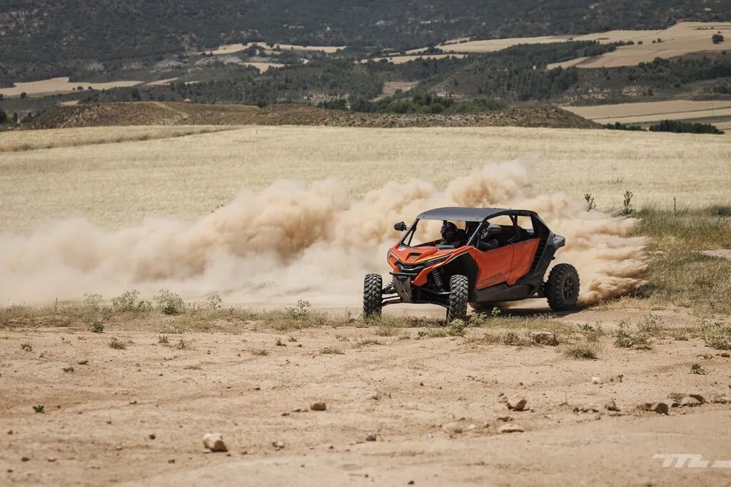 He probado el CFMoto Z10-4 Turbo: es como un coche familiar y para trabajar en el campo, pero sin toda la parte aburrida