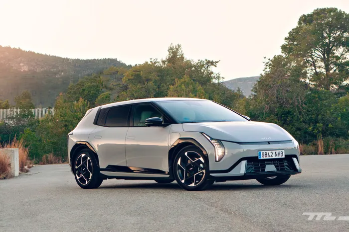 He probado el Kia EV4, un eléctrico que acierta con la receta del Volkswagen Golf: un coche para todo y para todos
