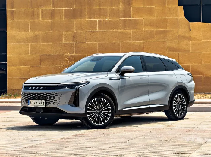 He probado el OModa 9 SHS: tiene 537 CV, recorre más de 800 km con un solo depósito de gasolina y cuesta menos de 45.000 euros, pero conducirlo me ha dejado frío
