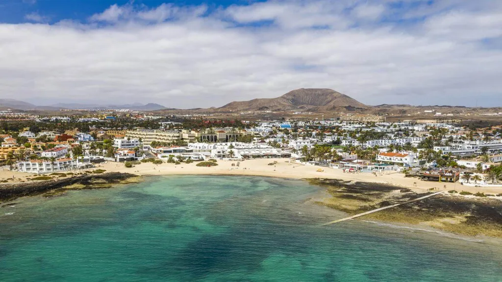 He recorrido casi toda España en camper y este es uno de los pueblos pesqueros más bonitos que he visto: está en Fuerteventura y dan ganas de mudarse allí