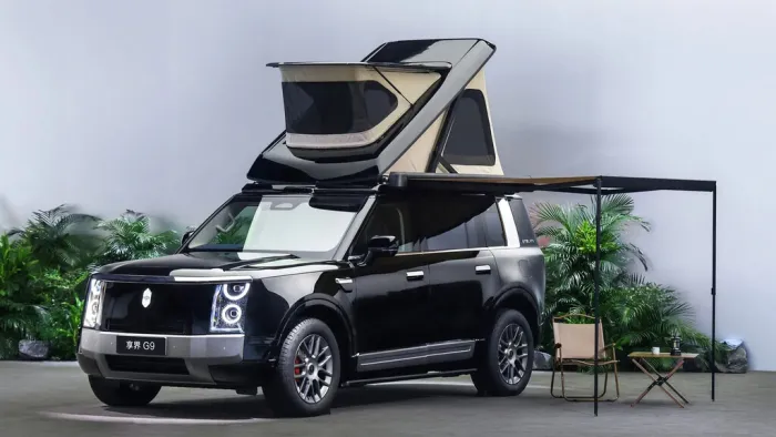 Huawei quiere jubilar a las furgonetas camper con su Range Rover eléctrico: tiene cama doble, cocina y hasta toldo