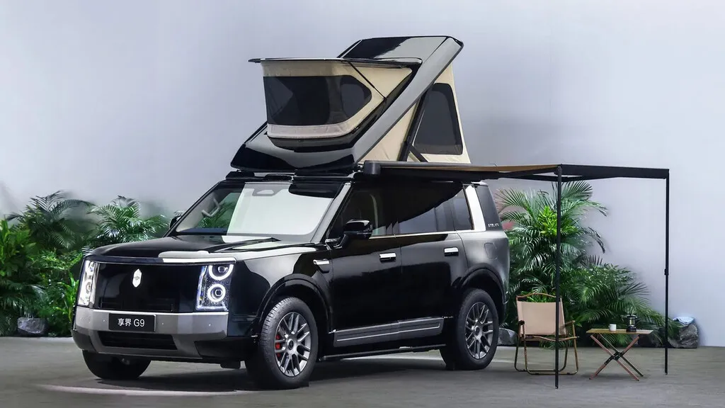 Huawei quiere jubilar a las furgonetas camper con su Range Rover eléctrico: tiene cama doble, cocina y hasta toldo