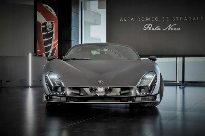 Jamás podrás tener este Alfa Romeo que acaban de fabricar, no solo por el precio, también porque se ha convertido en irrepetible con nombre registrado