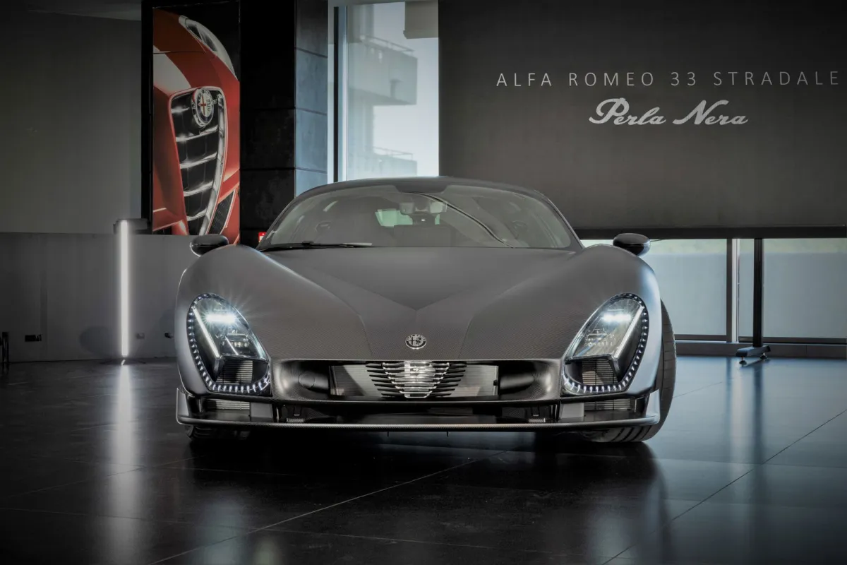 Jamás podrás tener este Alfa Romeo que acaban de fabricar, no solo por el precio, también porque se ha convertido en irrepetible con nombre registrado