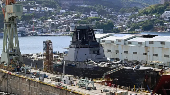 Japón está construyendo dos murallas flotantes de 12.000 toneladas capaces de lanzar 128 misiles para protegerse de China y Corea del Norte
