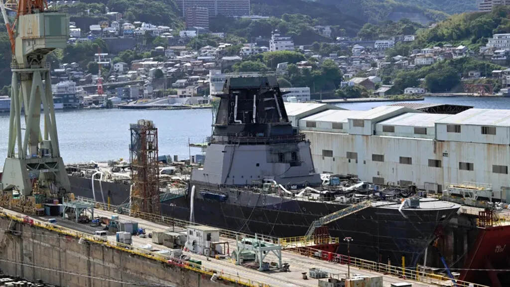 Japón está construyendo dos murallas flotantes de 12.000 toneladas capaces de lanzar 128 misiles para protegerse de China y Corea del Norte