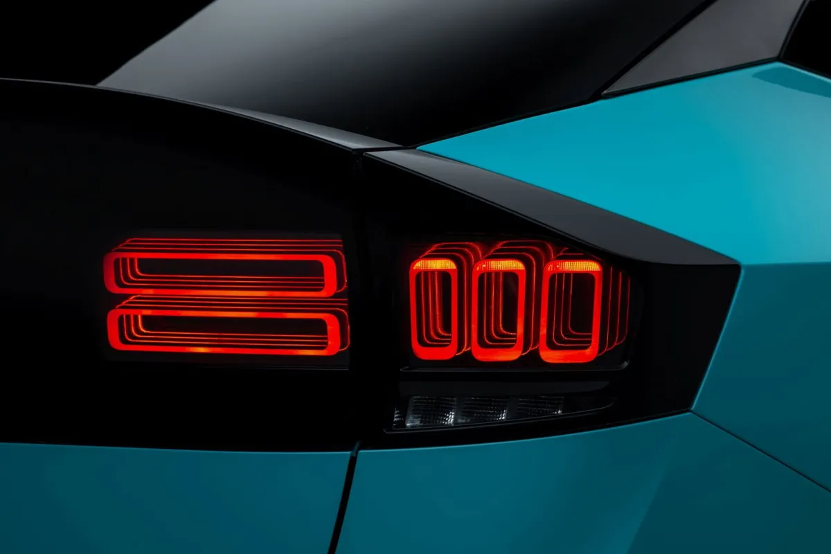 Japonés y fabricado en UK, la alternativa a China y Tesla es un coche bueno, bonito y barato con 10 años o 200.000 km de garantía