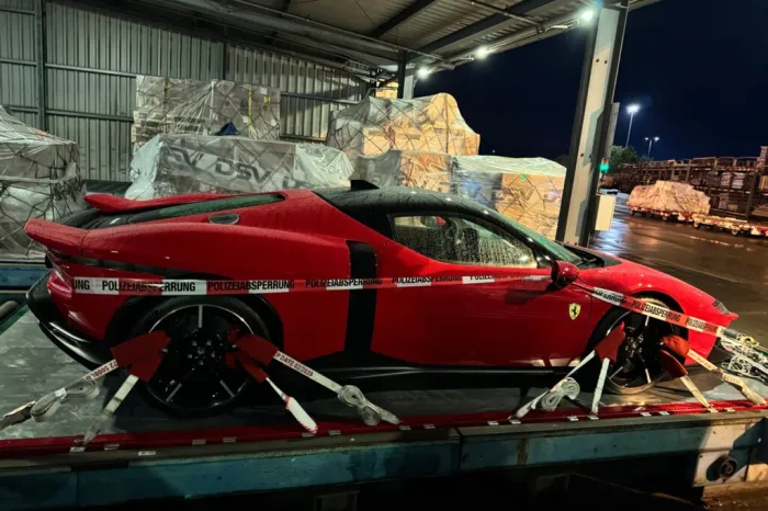 La aduana intercepta en el aeropuerto de Frankurt un Ferrari 849 Testarossa de medio millón de euros. Había sido robado