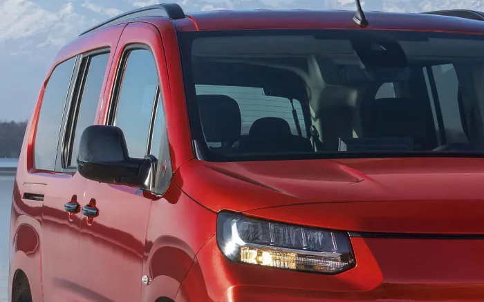 La "Citroën C-15" italiana está en promoción, toda una furgo para pasajeros diésel y muy capaz a precio de polivalente sencillo