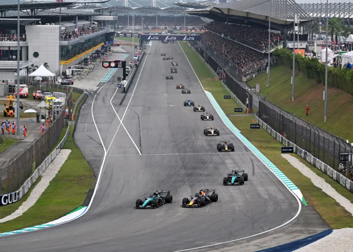 La FIA explica el caos del Gran Premio de Bahréin en Sepang: bajas revoluciones y un fallo de software