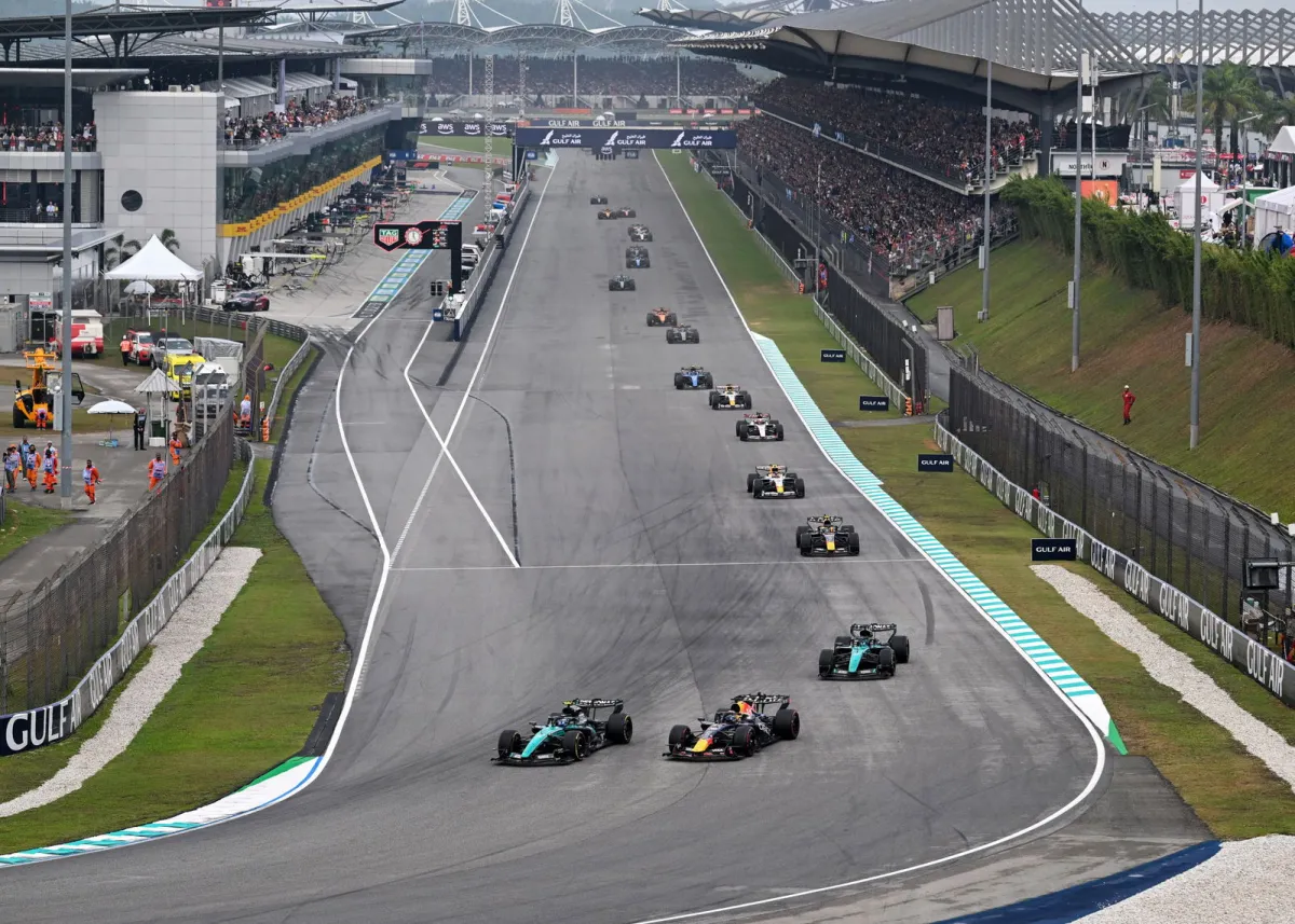 La FIA explica el caos del Gran Premio de Bahréin en Sepang: bajas revoluciones y un fallo de software