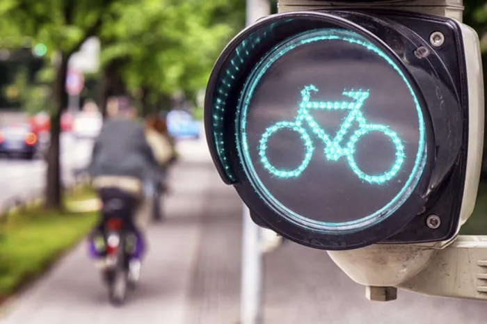 La Guardia Civil lo deja claro: los ciclistas en los pasos de peatones se tienen que cruzar e ir andando