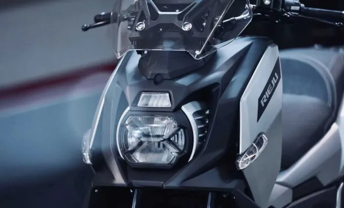 La Honda ADV "española" ya está aquí, una scooter campera para el A2 muy llamativa, mucho más barata y súper equipada