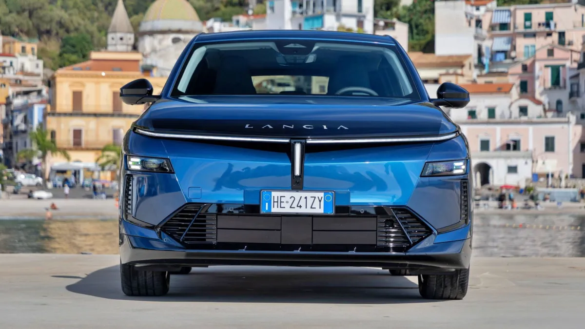 Lancia ya tiene su propio 3008. Recupera un nombre histórico con un SUV de 741 km de autonomía y versión HF Integrale