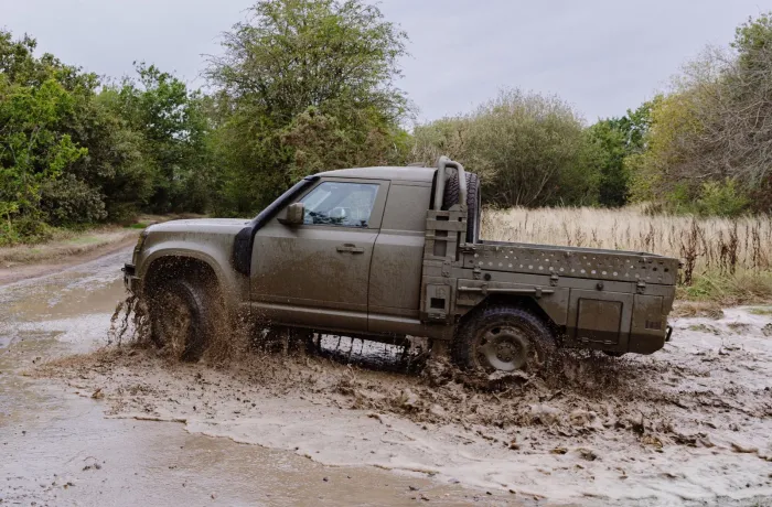 Land Rover desvela el primer Defender pick-up que, de momento, nuestro dinero no puede pagar
