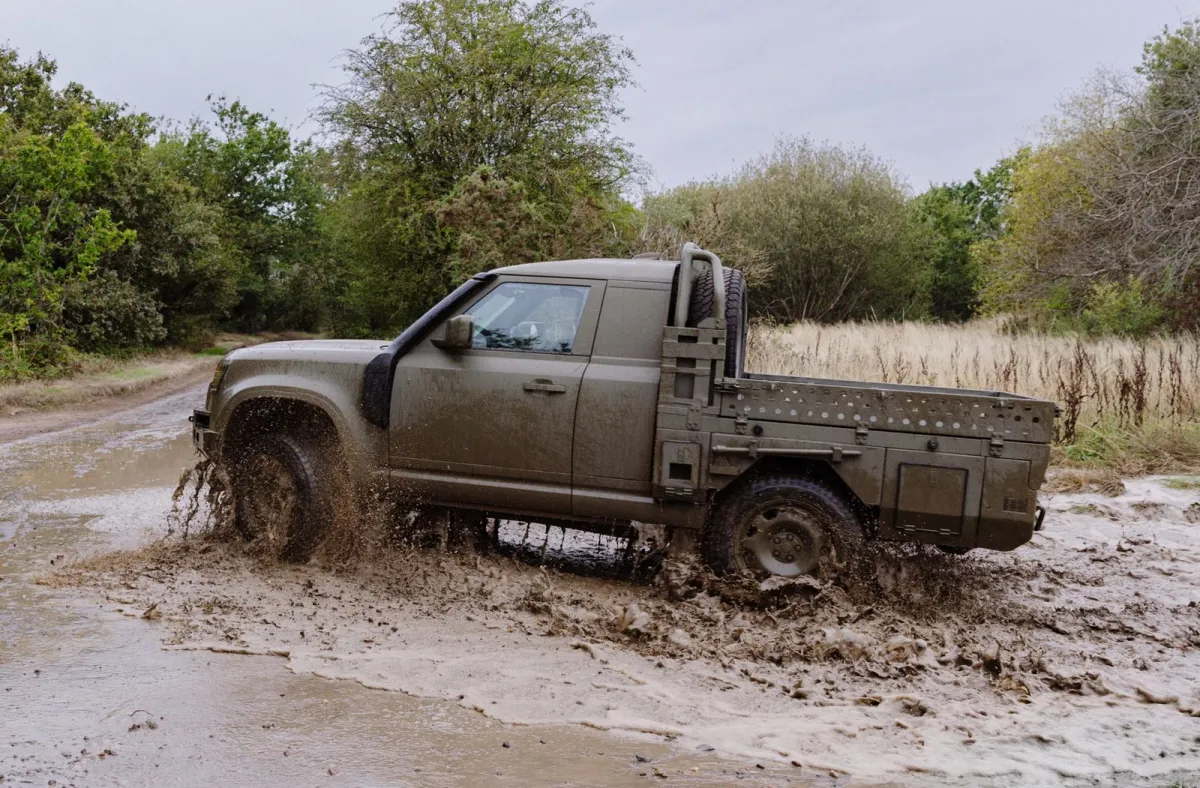 Land Rover desvela el primer Defender pick-up que, de momento, nuestro dinero no puede pagar