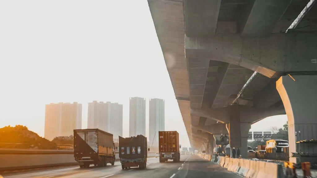 Le cazan tres veces en dos días por exceso de velocidad con un autobús. Singapur lleva a juicio a seis conductores por superar los límites con vehículos pesados