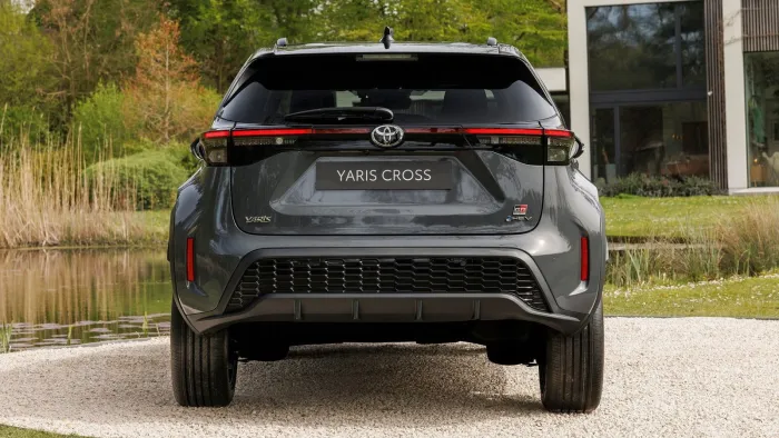 Llega a España el Toyota Yaris Cross de 2027, que tiene garantía hasta el año 2042, sólo gasta 4,4 l/100km y es la alternativa más dura a China