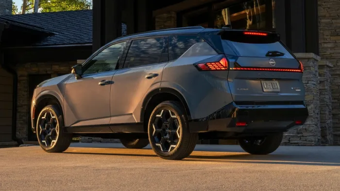 Llega el Kia Sorento de Nissan, un todocamino con 4x4 que potencia su fórmula de diseño y que ahora tiene el mejor motor híbrido
