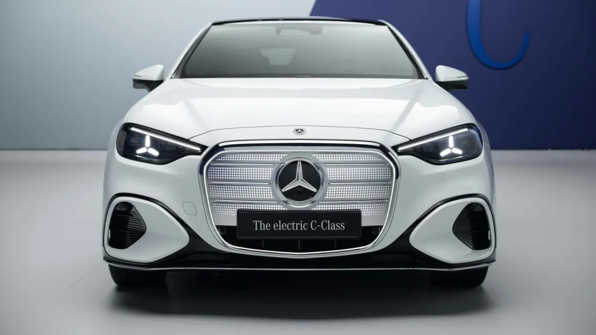 Llega una versión "4x4" más barata al último coche eléctrico de Mercedes, que deja la actual como una compra "sin sentido"