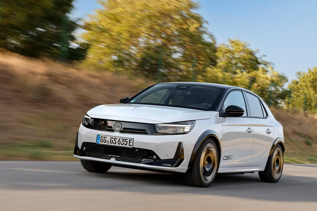 Los GTI con los que soñaban los chavales en los años 80 y 90 han vuelto en versión eléctrica. Y este Opel Corsa GSE es el más barato de todos
