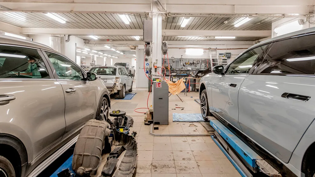 Los talleres españoles advierten al Gobierno sobre los coches eléctricos: "También es necesario poder repararlos"