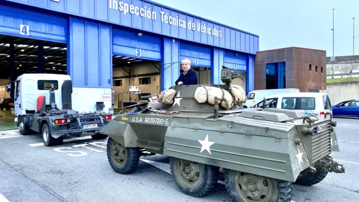 Manuel Arenas, coleccionista de vehículos militares: "A 90 km/h el consumo es desproporcionado", sobre el único Ford M8 Greyhound que existe en España