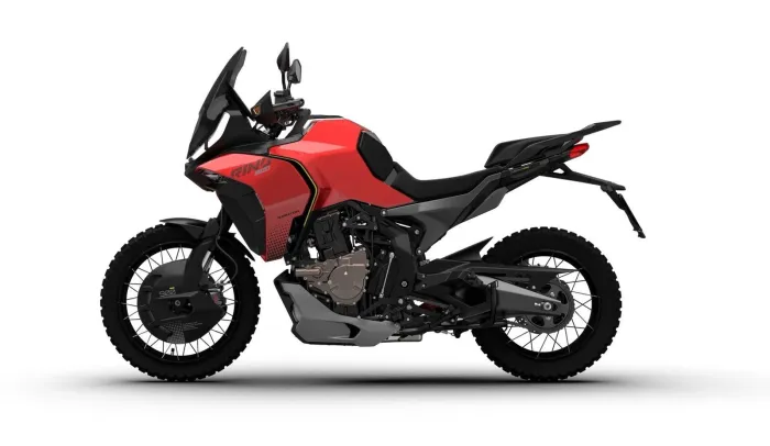 Más potente que Ténéré, mucho más barata que Africa Twin, así es la Rino 900 2027, la nueva todoterreno que quiere arrasar en Europa