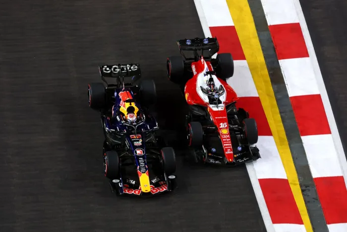 Max Verstappen consigue su primera victoria en Singapur y Kimi Antonelli podría ser campeón en la próxima carrera