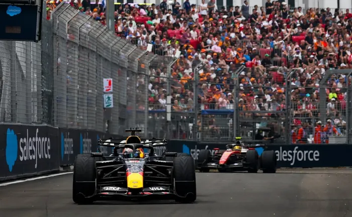 Max Verstappen le quita la pole a Charles Leclerc por media décima y Fernando Alonso tendrá que cambiar de motor