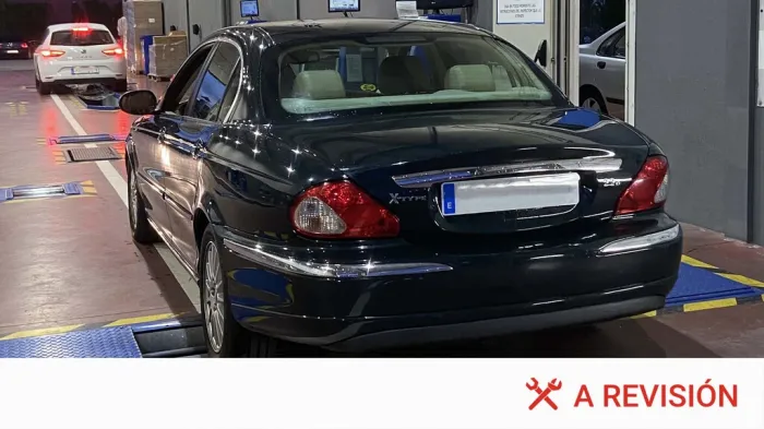 Mi coche no ha pasado la ITV por culpa de los humos, pero el técnico de la ITV me ha dicho el truco para pasarla sin tener que ir al taller ni echarle aditivos 'milagrosos'