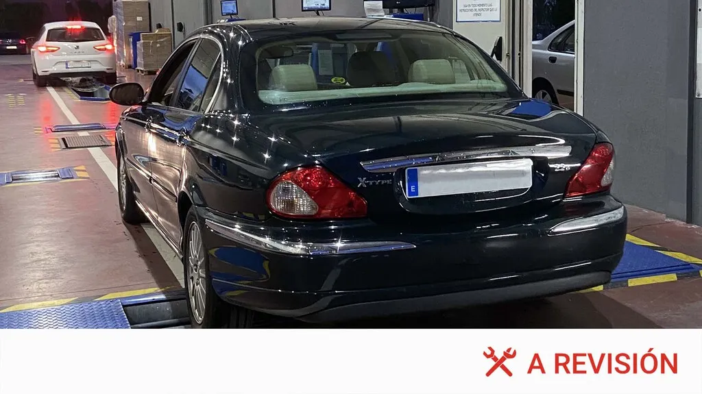 Mi coche no ha pasado la ITV por culpa de los humos, pero el técnico de la ITV me ha dicho el truco para pasarla sin tener que ir al taller ni echarle aditivos 'milagrosos'