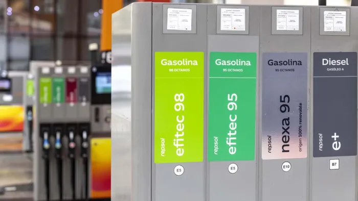 Mientras llenar el depósito cada vez nos sale más caro, las energéticas se forran: están batiendo récords de beneficios y de márgenes