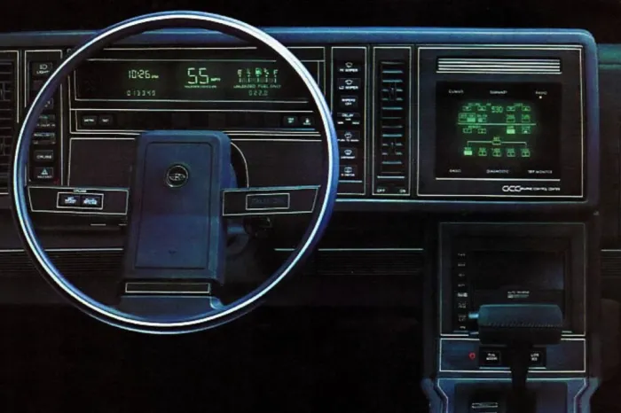 Mucho antes que iPhone o Tesla, el Buick Riviera de 1986 fue el primer coche con una pantalla táctil. Nadie sabía utilizarla