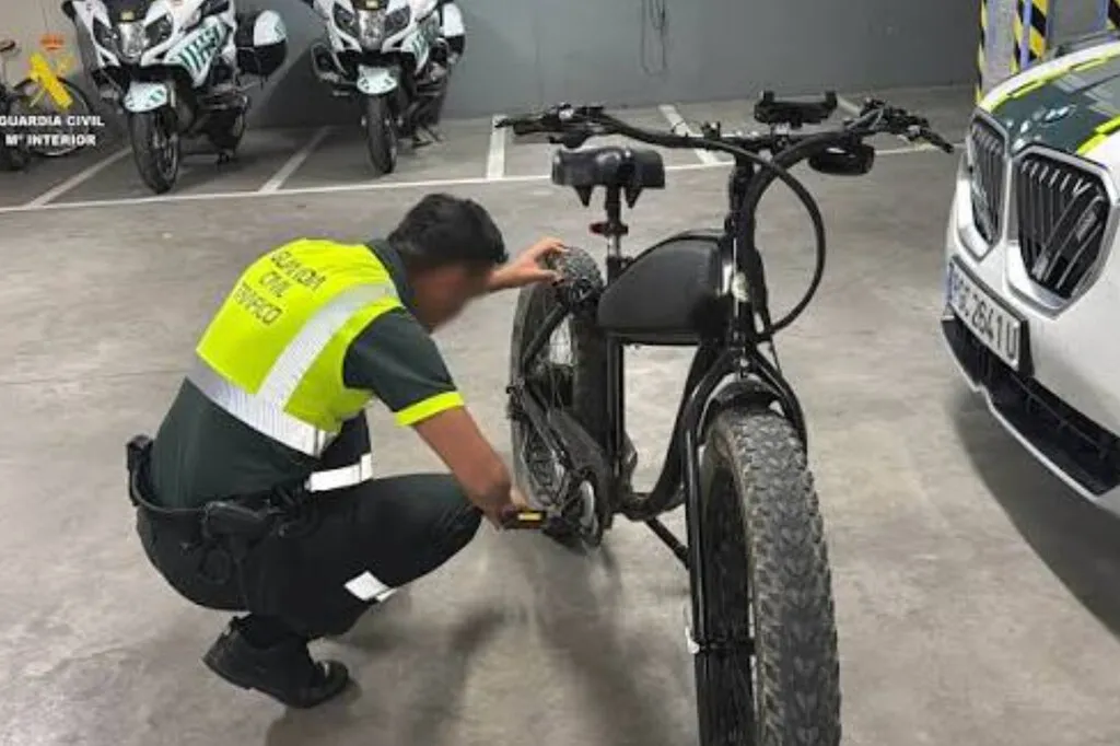 Multa de 500 euros para un ciclista que circulaba a 50 km/h por Granada en una bicicleta que había trucado en casa