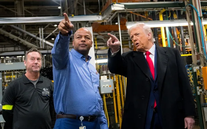 Nadando contracorriente, Trump quiere coches que gasten más combustible para "acabar con el despilfarro de fabricar coches en Estados Unidos"
