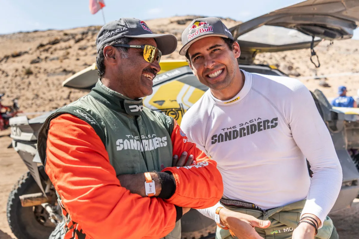 Nasser Al-Attiyah se acerca a Aston Martin para el Dakar 2027 junto a Fernando Alonso