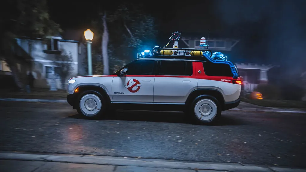 Ni Cadillac ni motor V8: el nuevo coche de los Cazafantasmas es un SUV eléctrico y Bill Murray ya lo ha probado