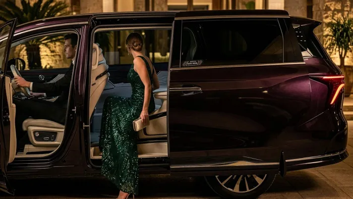 Ni Lexus LM ni Mercedes Clase V, llega un nuevo "salón con ruedas" con 170 CV, híbrido y por tres veces menos