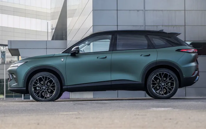 Ni Omoda 5 ni Peugeot 3008, con 177 CV, cambio automático y un precio sorprendente, es la opción dinámica perfecta para bolsillos apretados