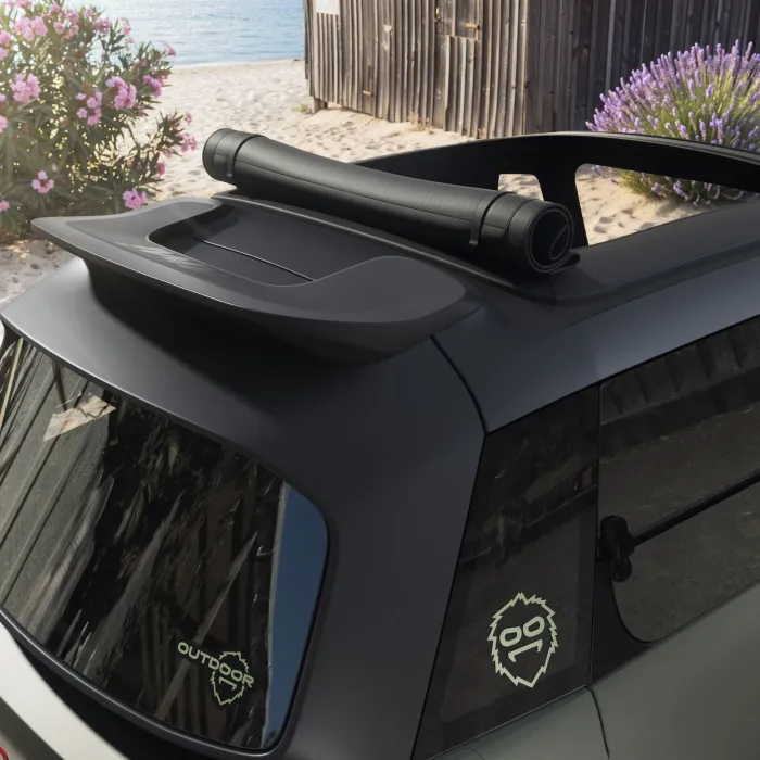 Ni scooter, ni coche, pero este vehículo de 8 CV tiene más personalidad que muchos y ahora estrena su versión más aventurera